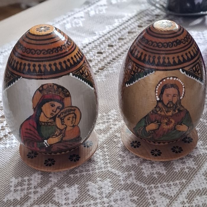 Яйца дерево  ,лак ,краска .Ручная работа .Церковная тема.