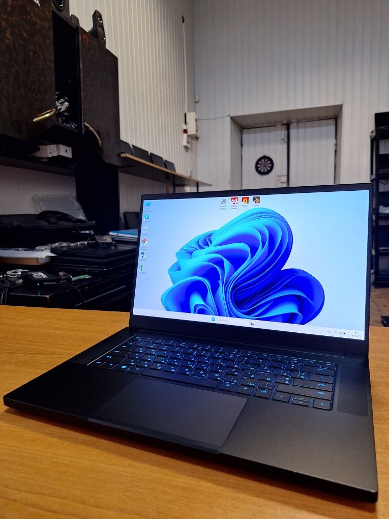 Razer Blade 15 Base i7-10750H RTX 3070 8Gb DDR4 32Gb SSD 1Tb