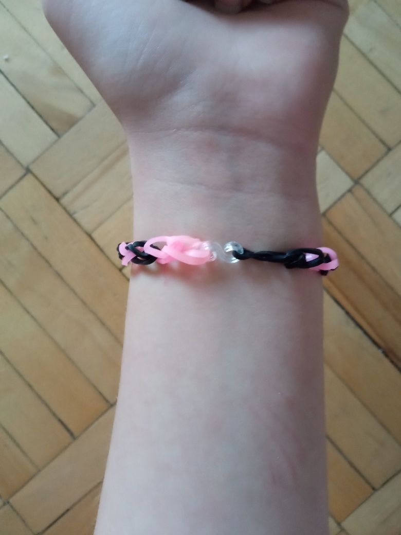 Bransoletka Loom Bands różowo-czarna