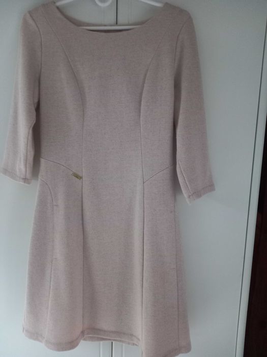 Beżowa elegancka sukienka ze srebrną nitką rozmiar 38