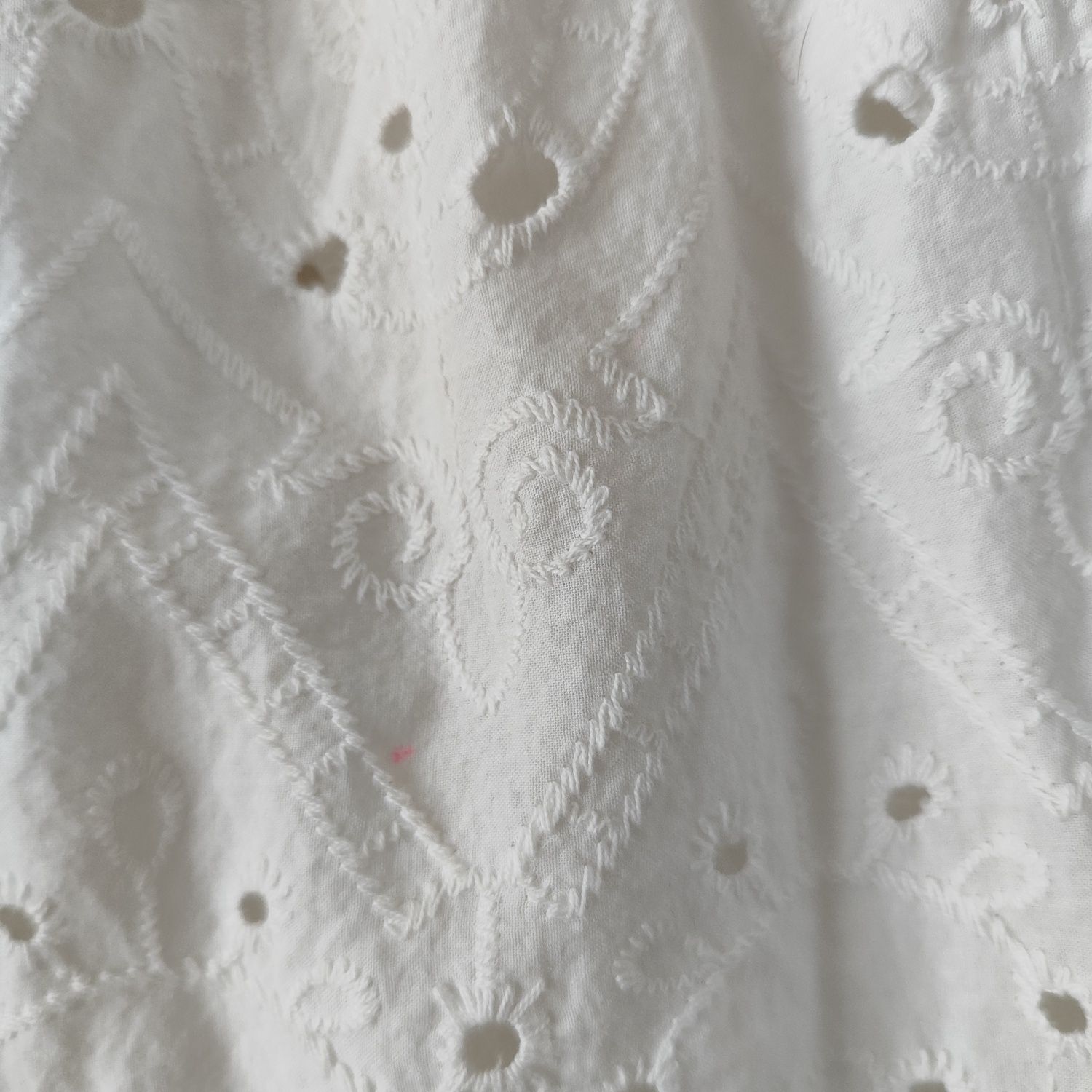 Biała bluzka ażurowa damska z baskinka rozmiar M