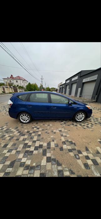 Сдам в аренду авто TOYOTA   Prius V  2013 год под такси