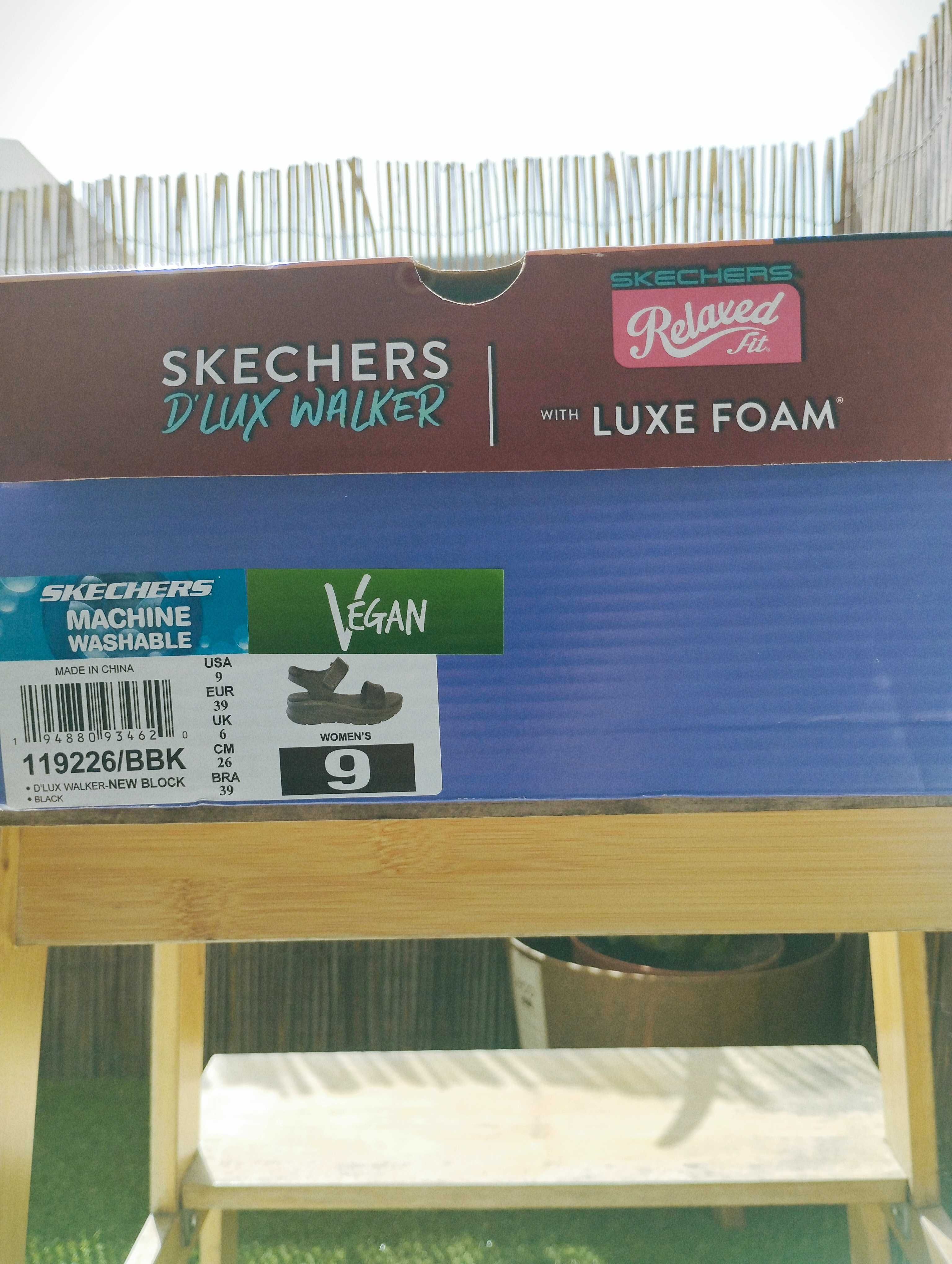 Sandálias pretas Skechers