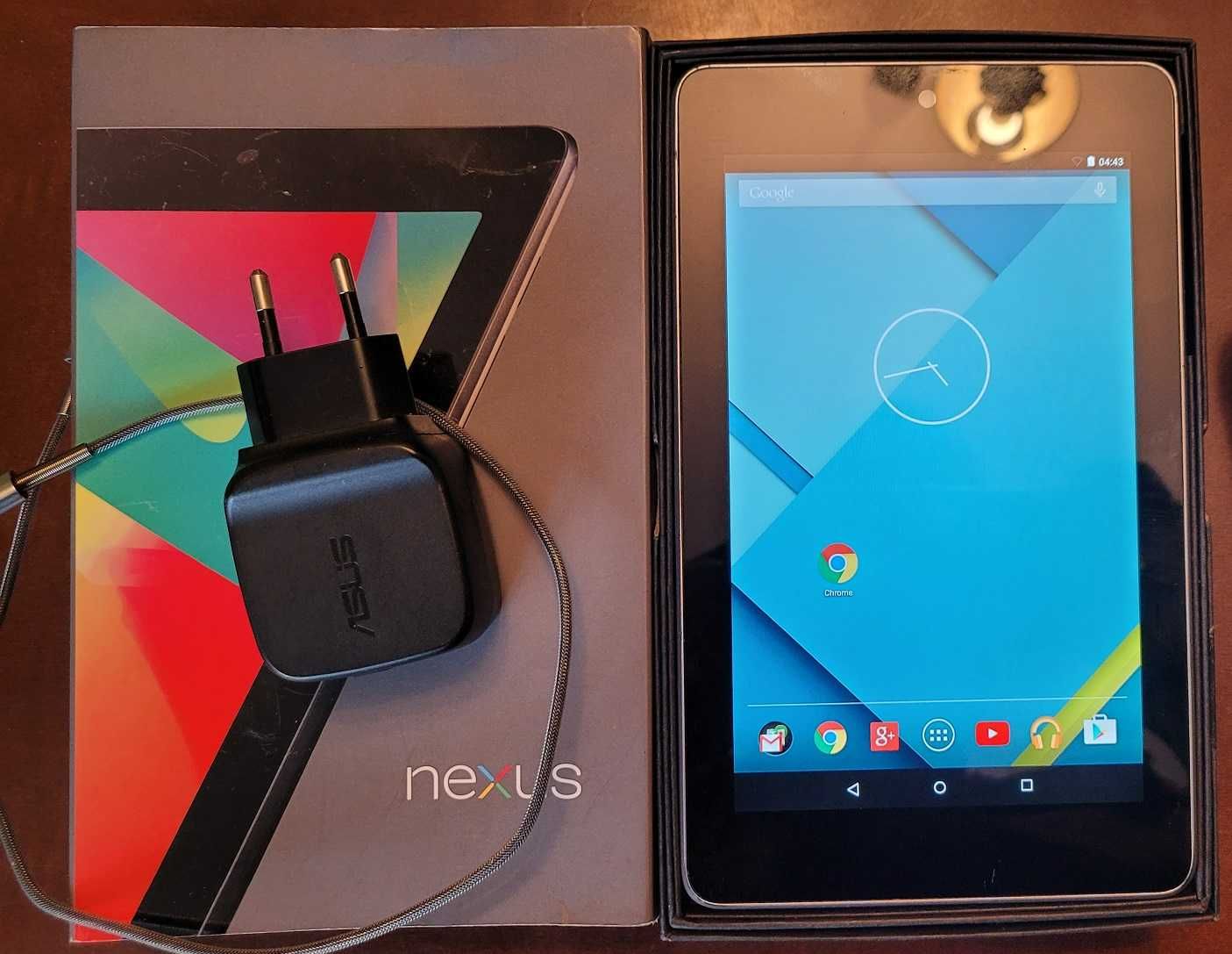 Tablet Nexus 7 + zasilacz + pudełko