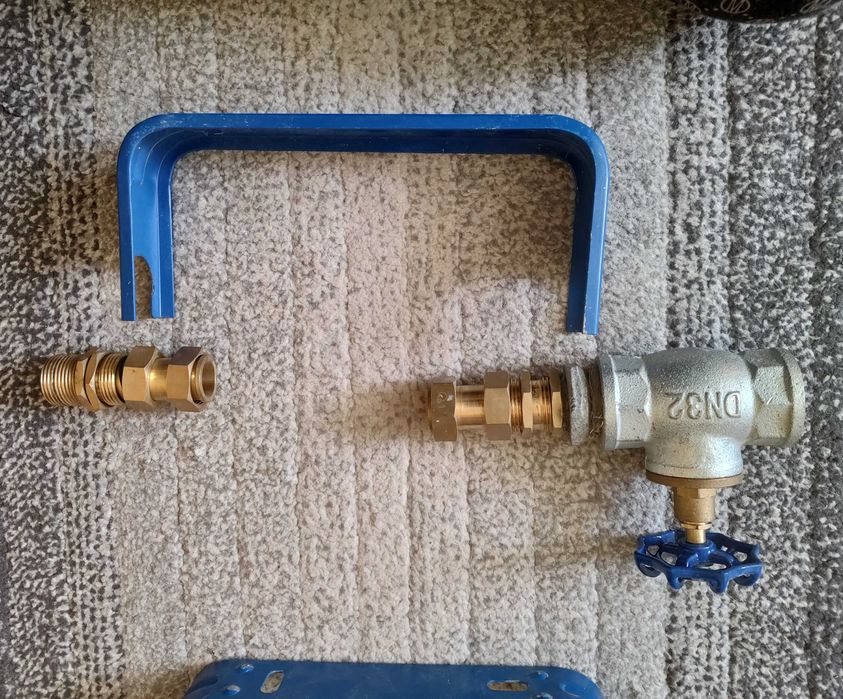 KONSOLA DO WODOMIERZA Z ZAWOREM 25 lub 32 cena za  jeden zestaw