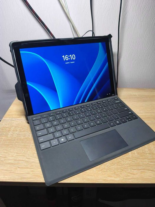 Microsoft Surface Pro 5 (1796) i5/8/256. Стан нового. Планшет, ноутбук