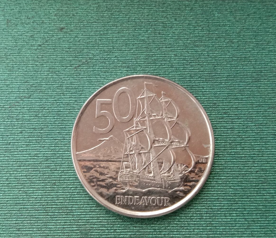 Монета з вітрильником