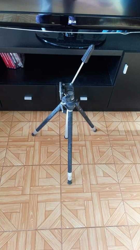 Tripé para telemóvel ou máquina fotográfica