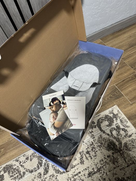 Шезлонг BabyBjorn + дуга в подарунок
