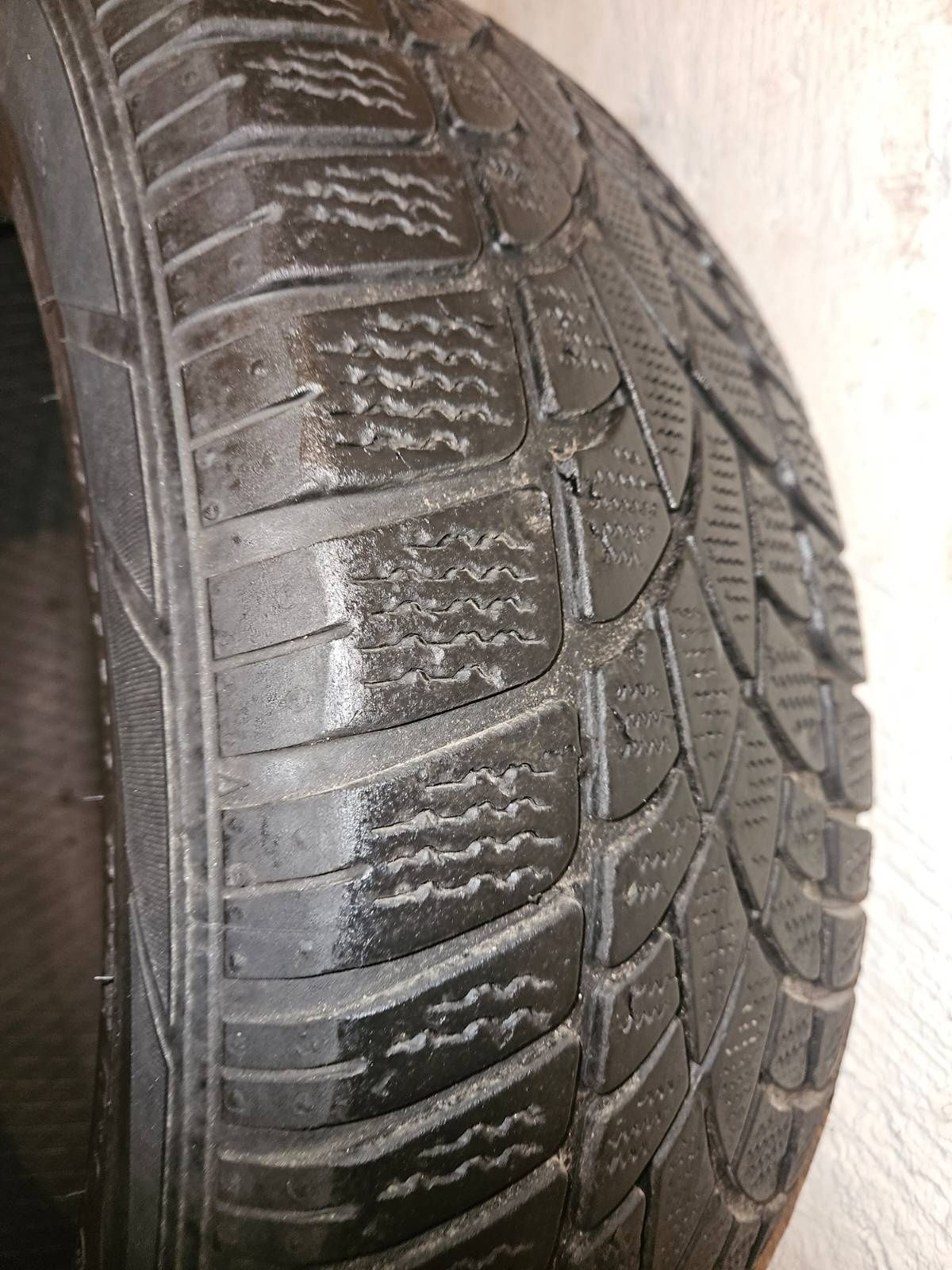 Komplet zimowych opon Dunlop i Continental 235/55/R18 (4)