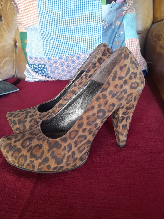 Sapatos em mt bom estado