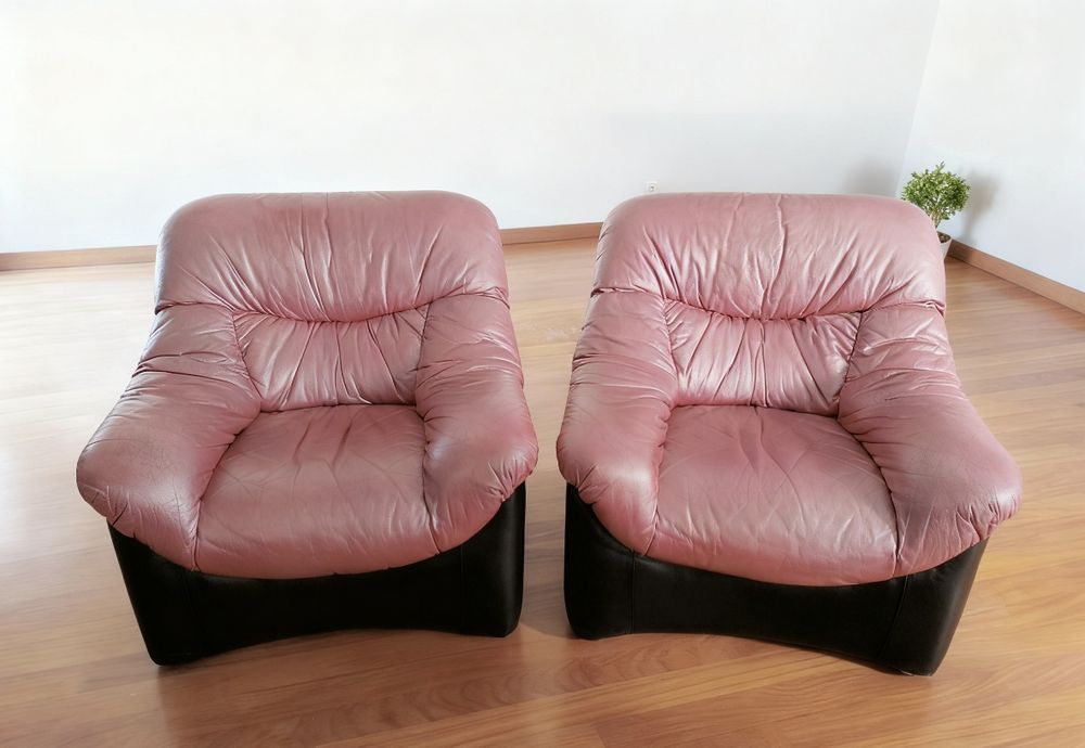 2 Sofá / Poltrona em pele p/quarto ou sala
Sofá