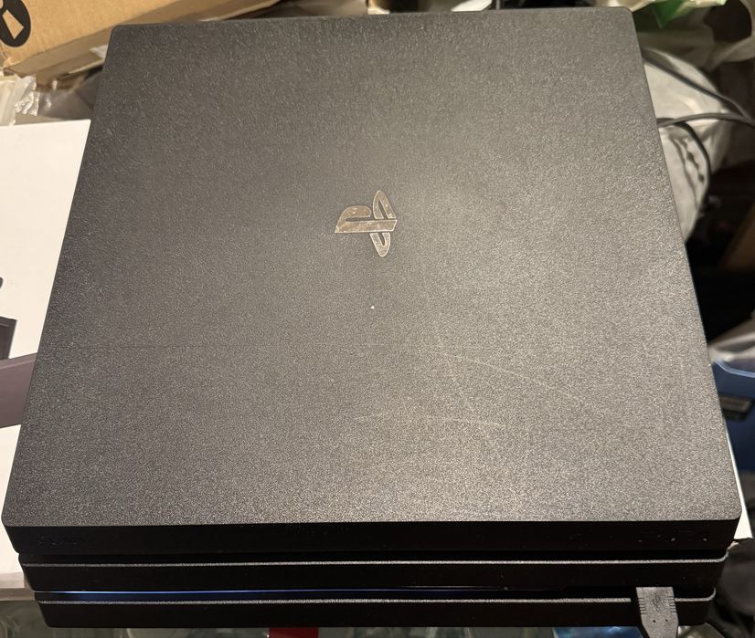 Okazja zestaw: Ps4 pro 1Tb 7216B/ 2 pady/ 4gry