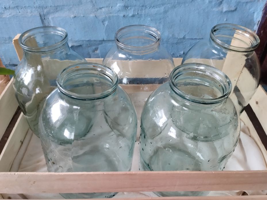 Скляні бутелі банки на 3л і пляшки з під шампанського і інших напоїв