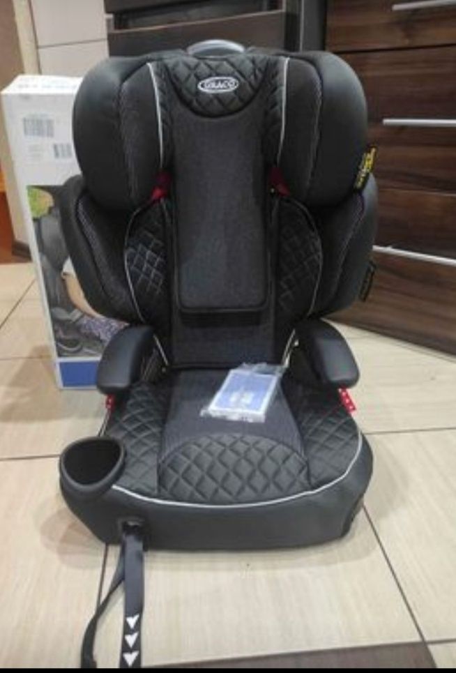Nowy fotelik samochodowy dla dzieci 15-36kg, ADAC.