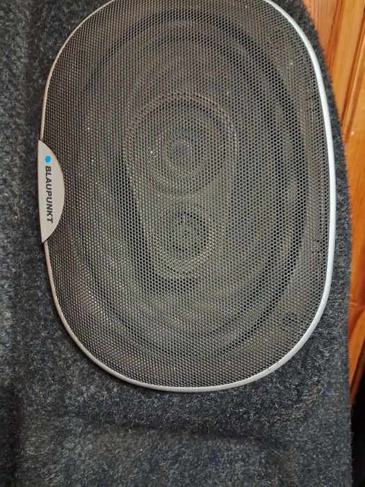 Динаміки разом з полкою