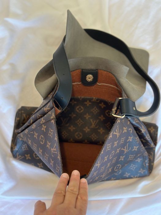 Vendo pasta masculina Louis Vuitton , está nova nunca foi usada !