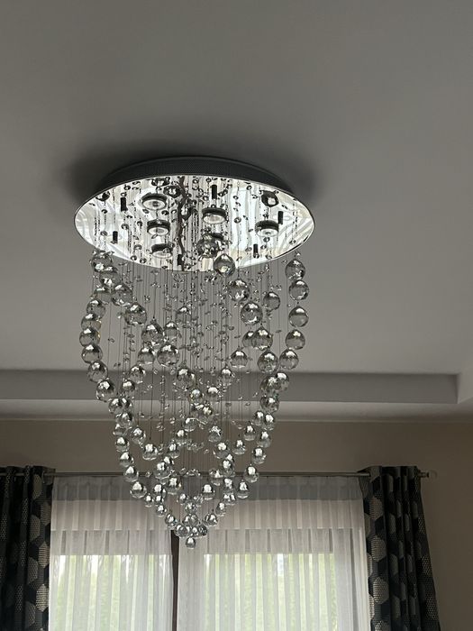 Żyrandol z kryształami