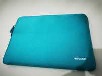 Etui na Macbook Air 13 cali (kolor seledynowy) z neoprenu firmy Incase
