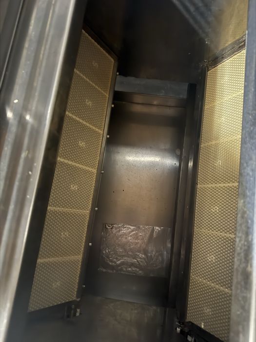Grelhador a Gaz e carvão com ceramicas muito muito novo