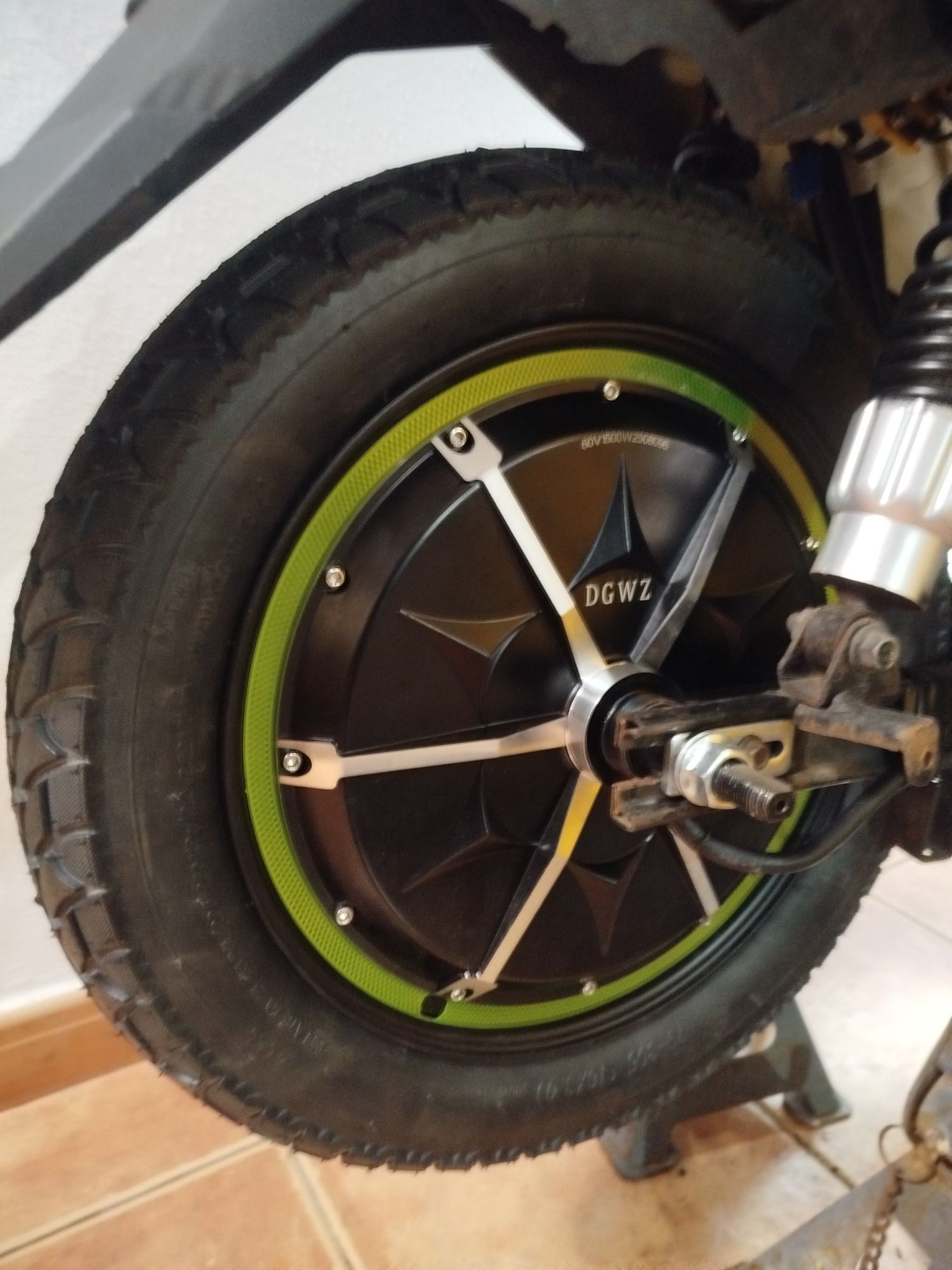 Motor de scooter elétrica com pneu 16 polegadas
