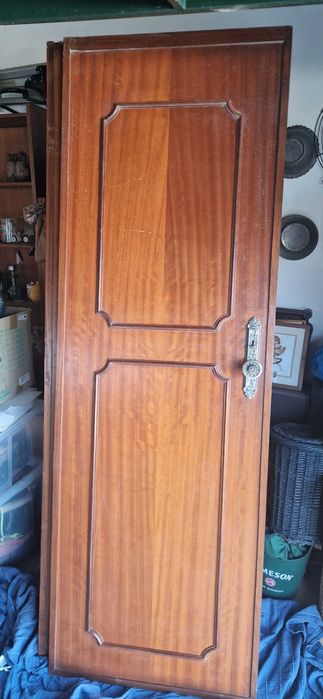 Portas madeira maciça em mogno com ferragens incluidas