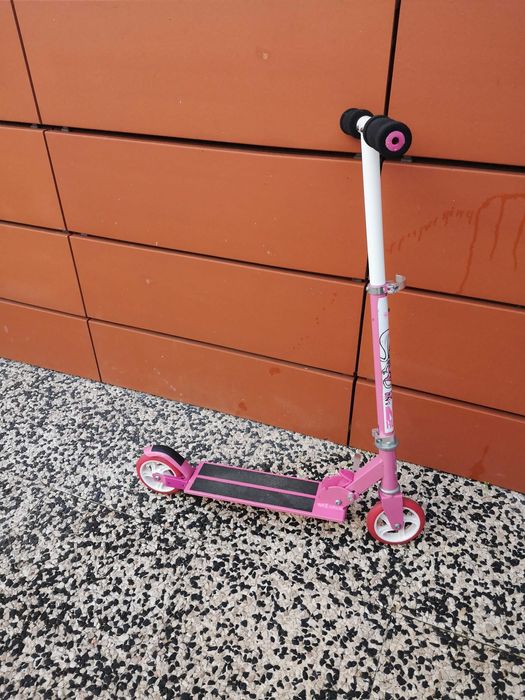 Trotinete menina