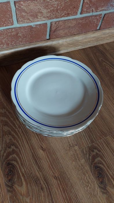 6 talerzy Ćmielów ze złotym i niebieskim paskiem