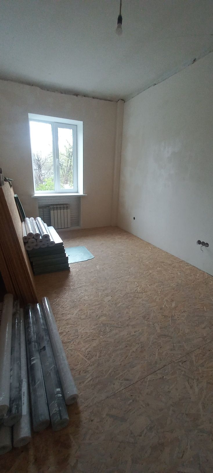 Продам 2 к.кв ул.Воссоединения Украины. Манеж.