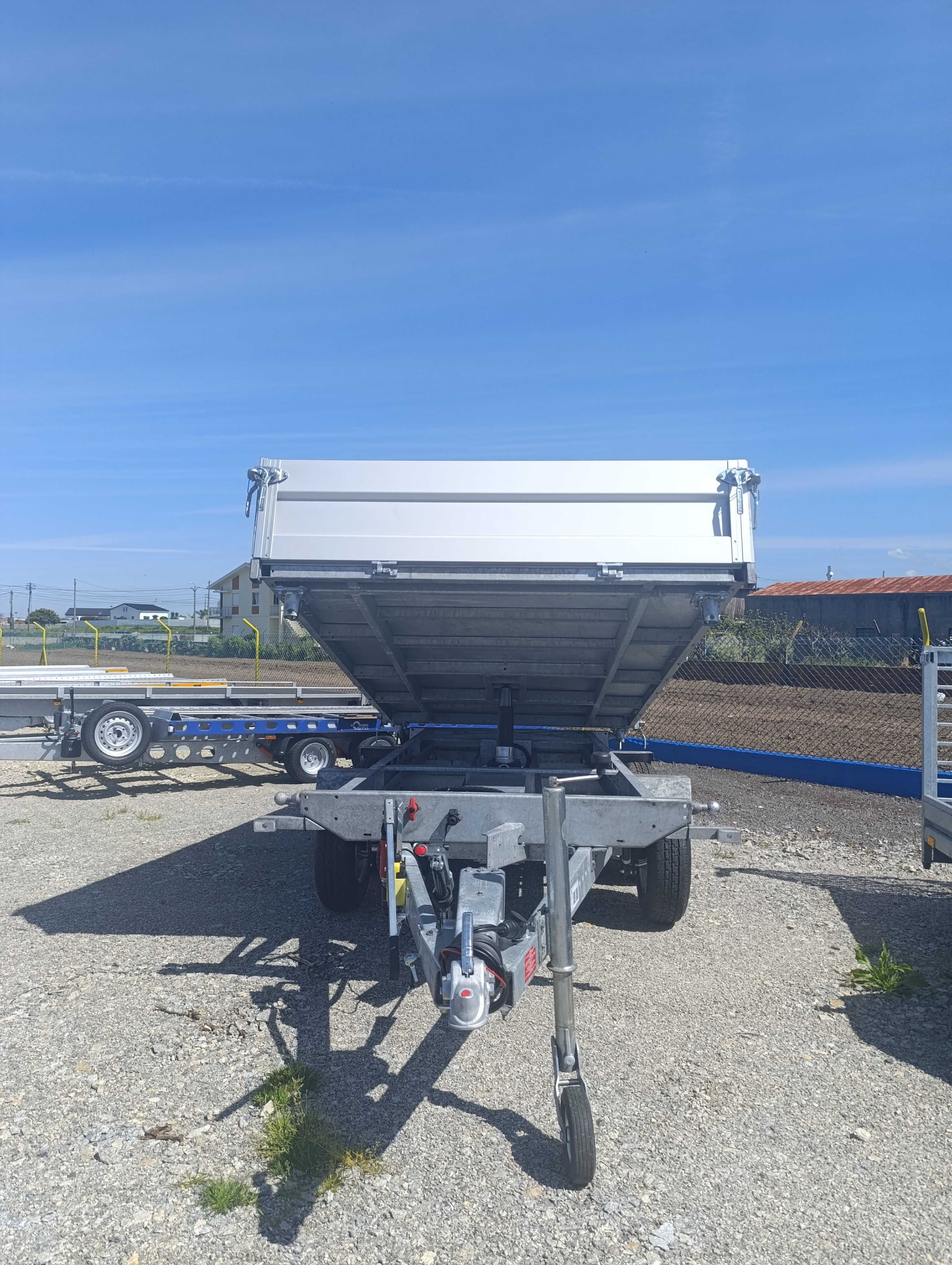 ATRELADO BASCULANTE 3 VIAS, Bomba eléctrica e manual, carrega 2550kg