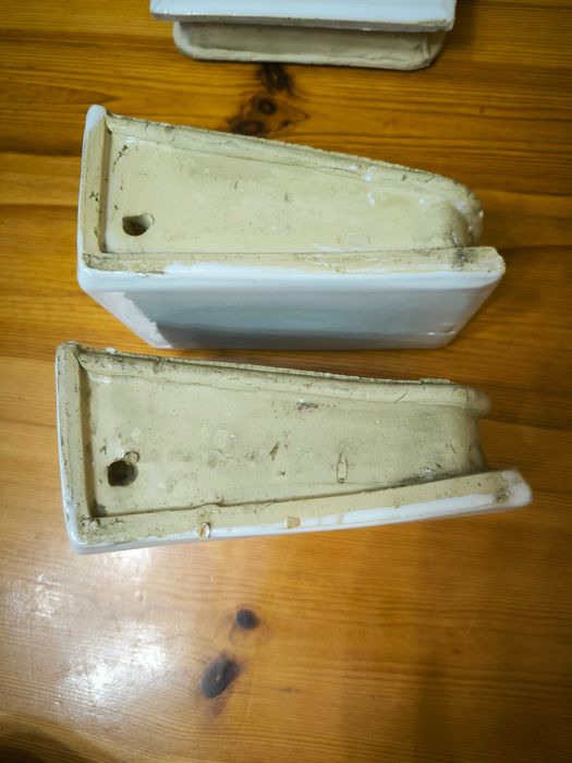 Białe kafle ceramiczne