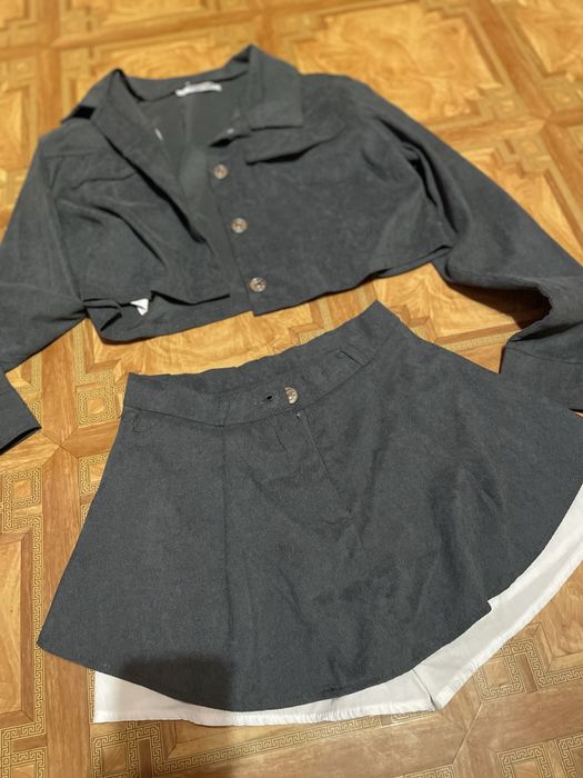 Костюм , вкорочений піджак та юбка шорти