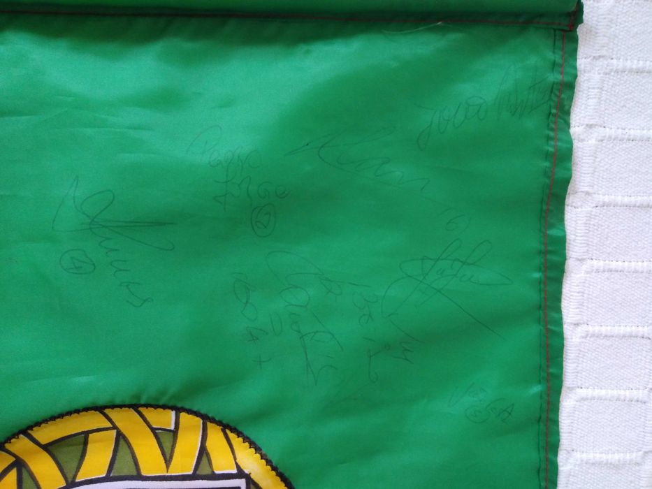 Bandeira Portuguesa Autografada Mundialito Praia 1999