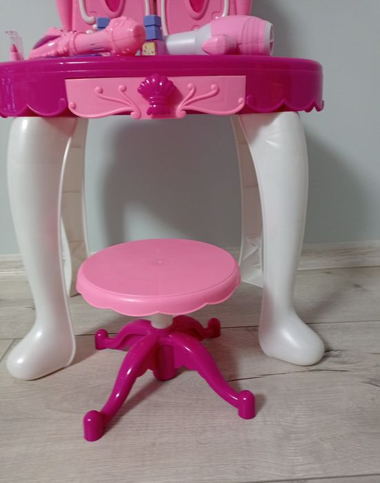 Toaletka z akcesoriami dla dziecka