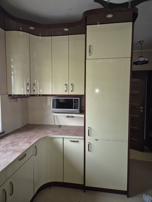 Szafki kuchenne lakierowane i półokrągłe