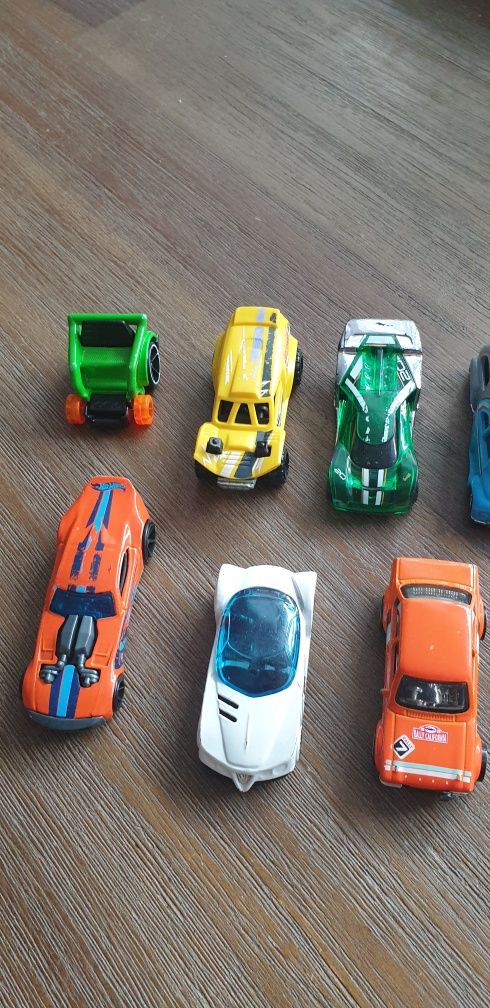 17 autek Hot Wheels