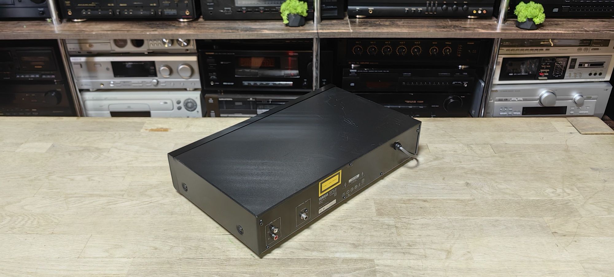CD програвач Yamaha CDX-550E
