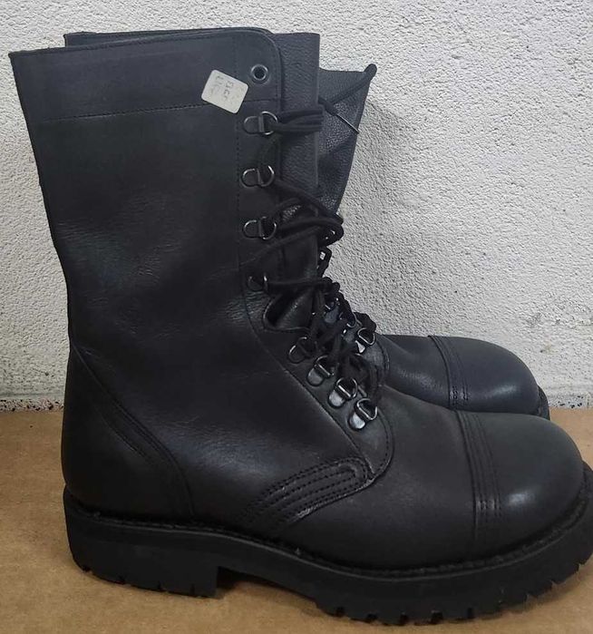 Botas pretas militar, novas, tamanho 42
