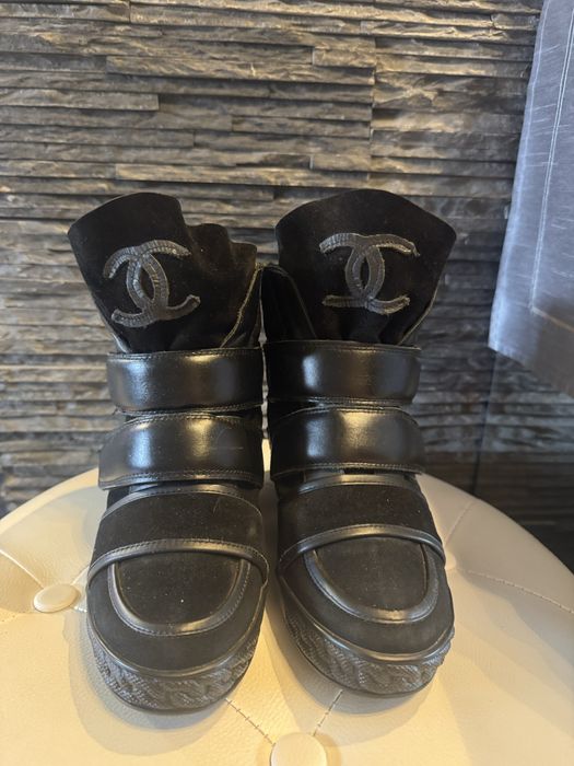 Sneakersy na koturnie