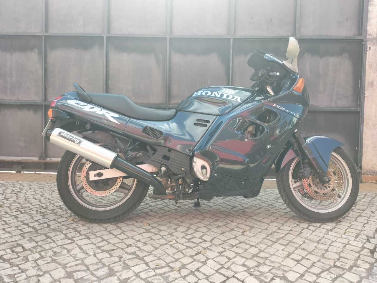 Honda CBR 1000F - isenta de IUC