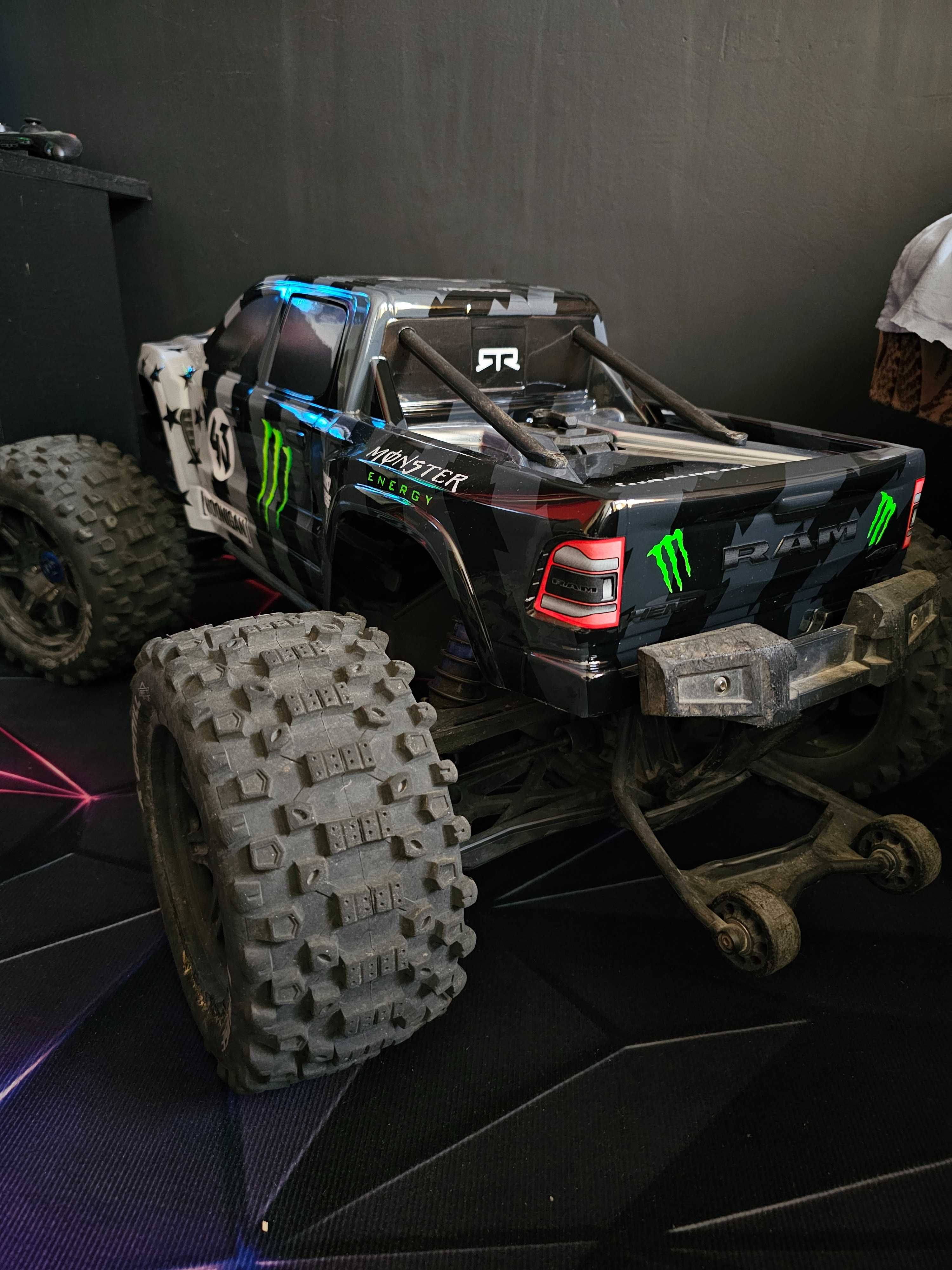 Traxxas Xmaxx Dodge RAM karoseria Monster Energy pomalowana - custom
