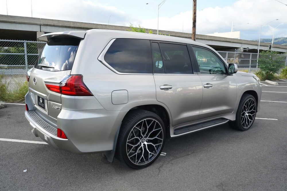Lexus LX 570      2016