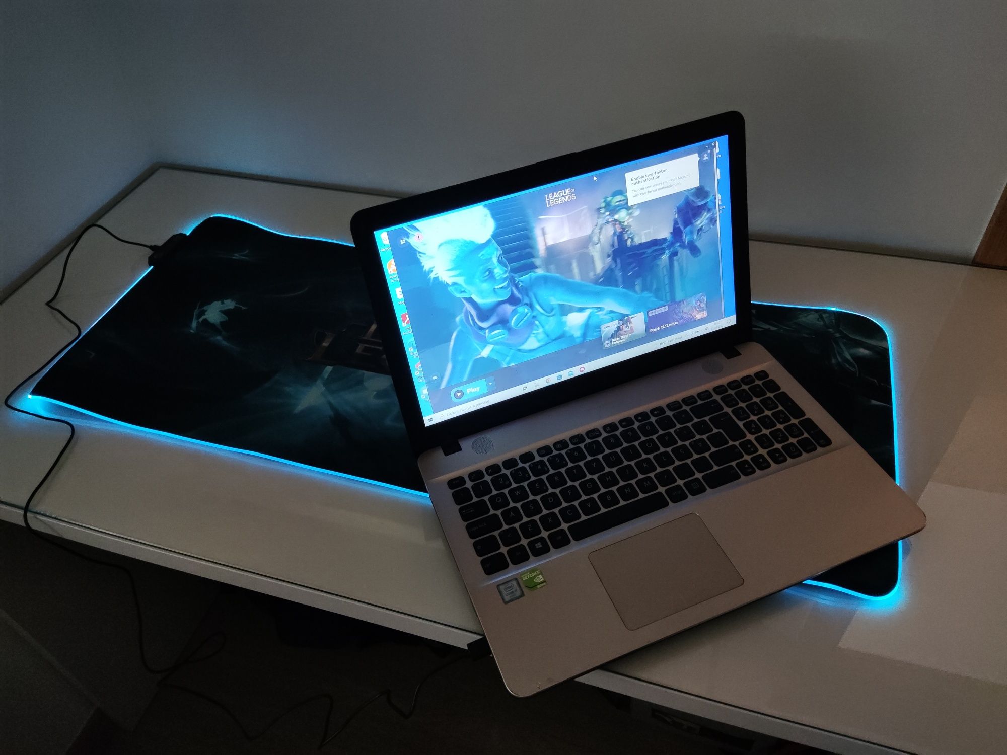 Tapete gaming "League of Legends" XXL com LED