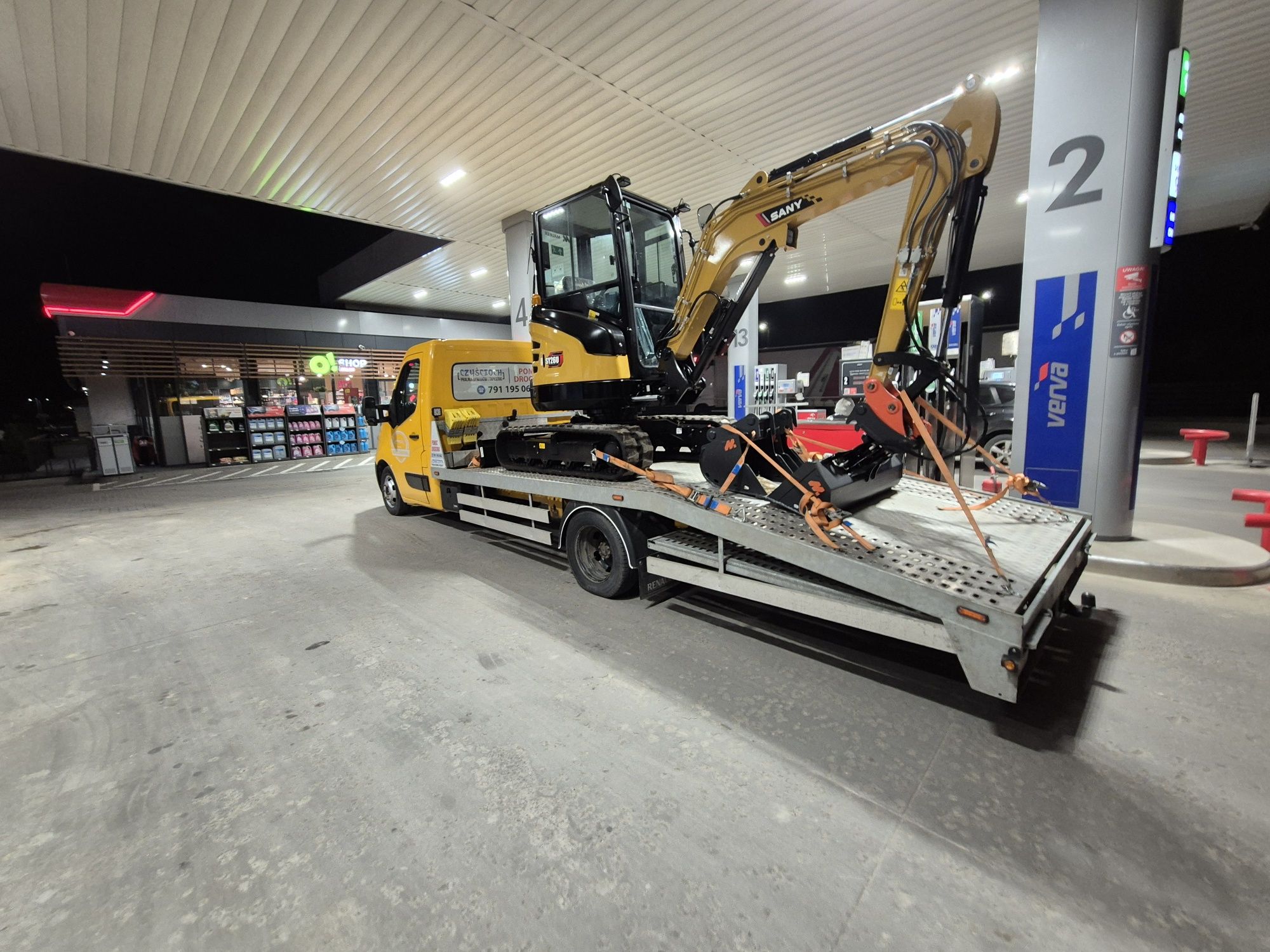 Pomoc drogowa holowanie autolaweta transport aut transport koparek