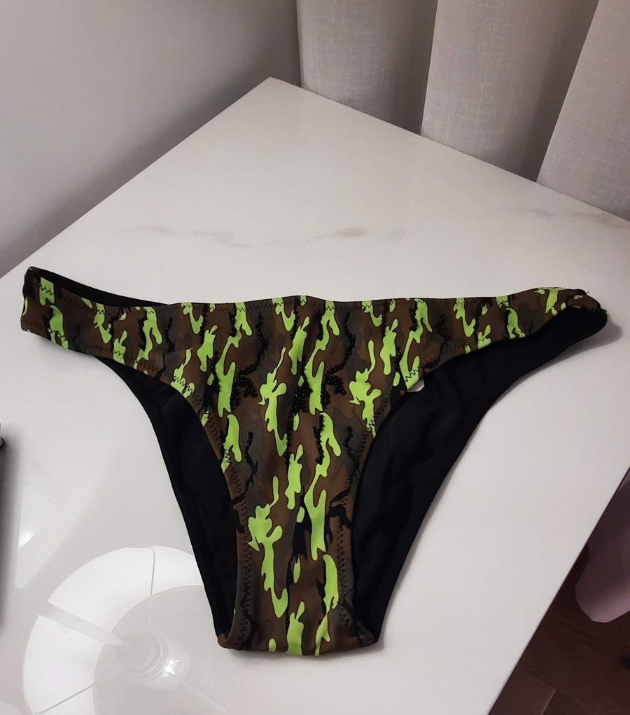 Cueca de bikini nova