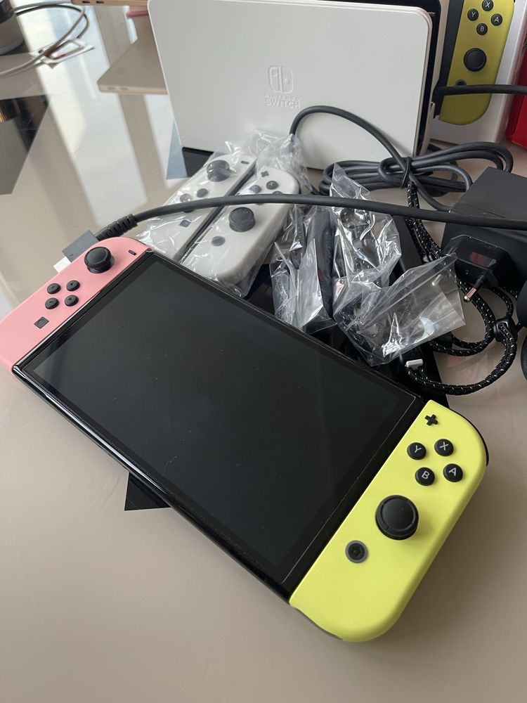 Nintendo Switch OLED + додатковий набір joy-con