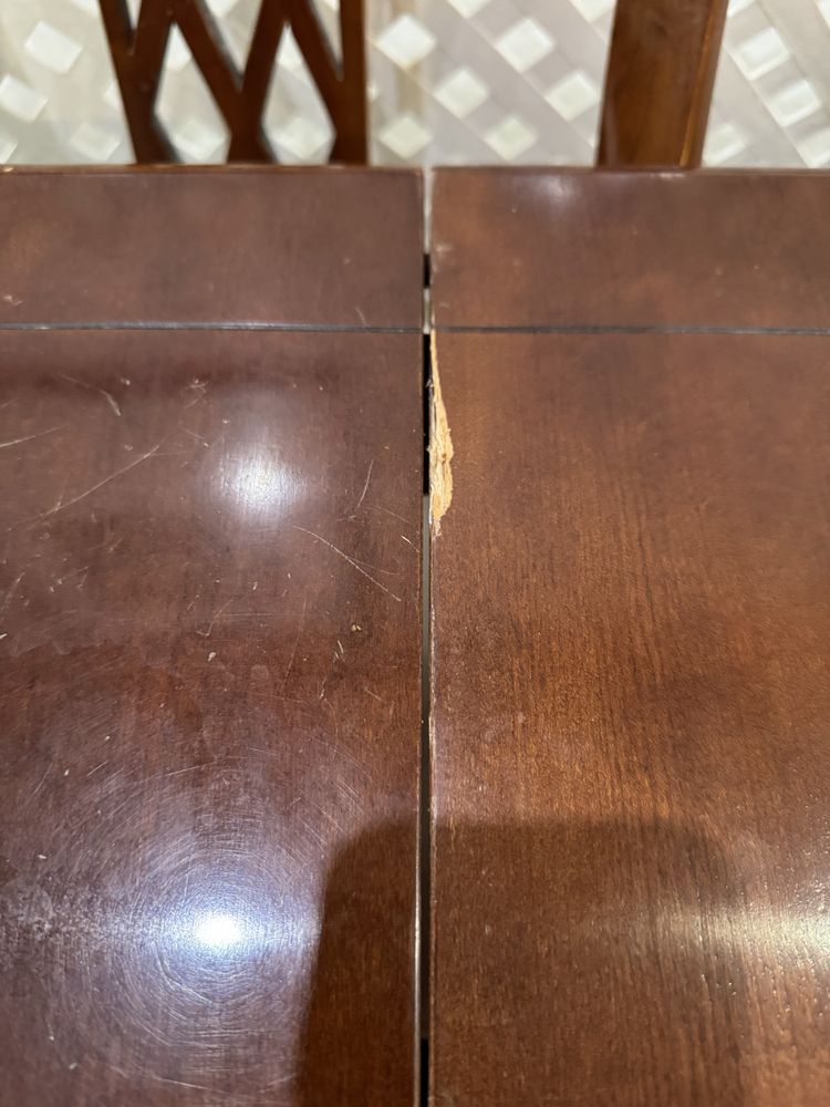 Vende-se Mesa extensivel (madeira cerejeira) com cadeiras