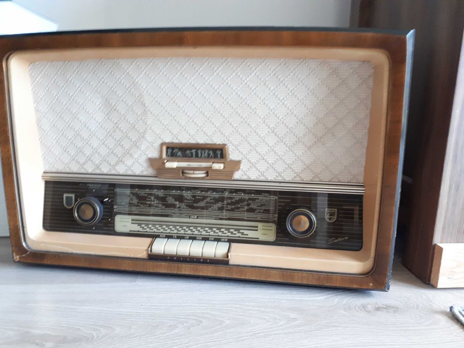 Radio Philips Saturn 563
