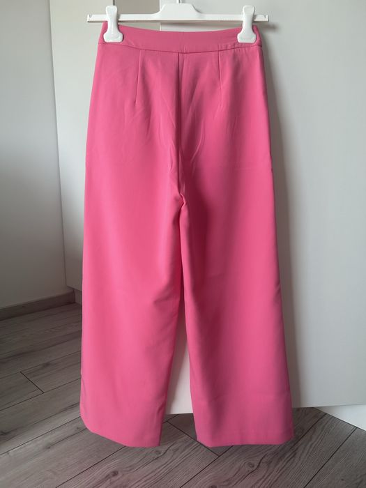 Spodnie garniturowe z szeroką nogawką do kostek