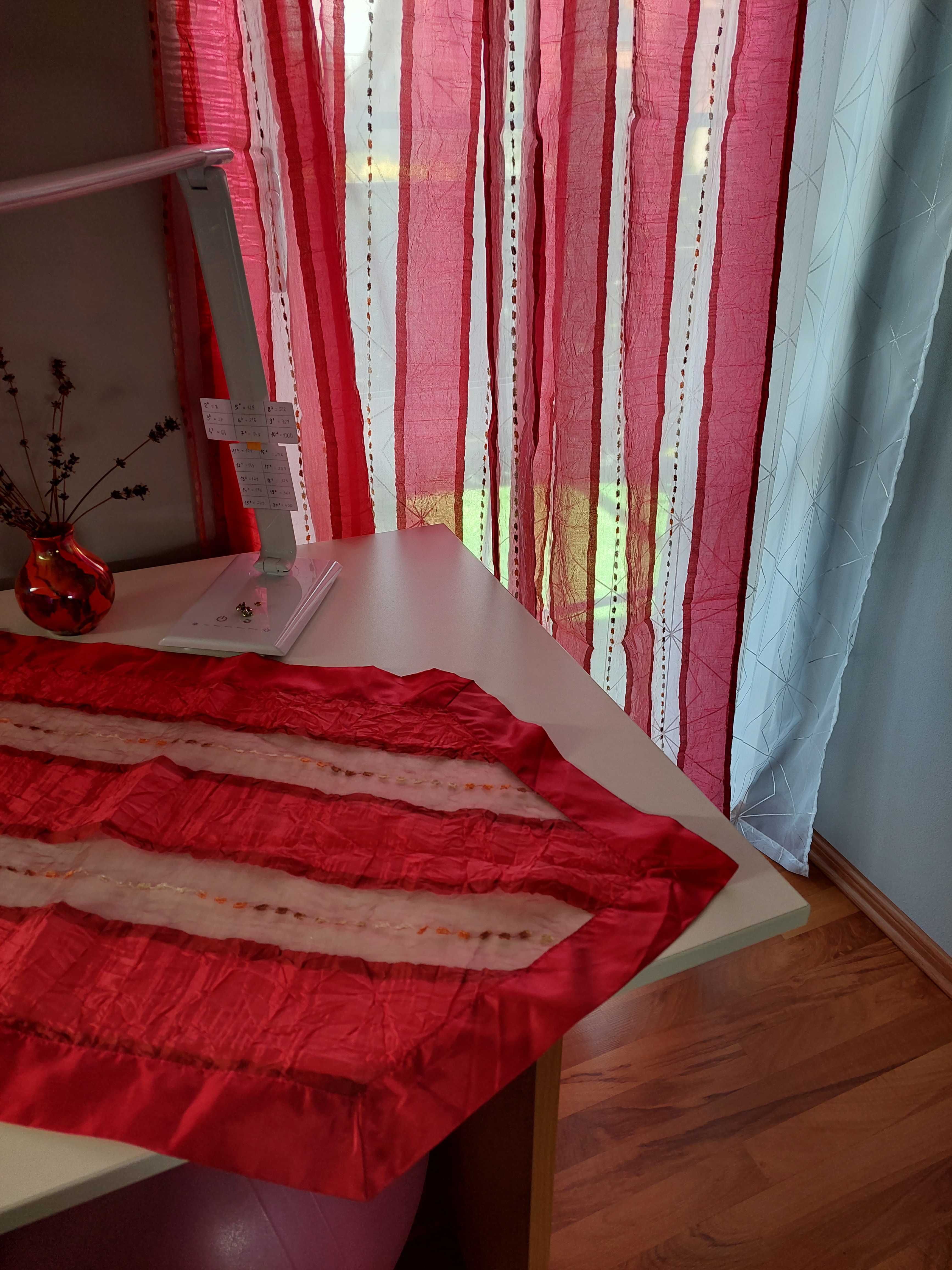 Firana czerwona  z bieżnikiem, komplet, -30 zł